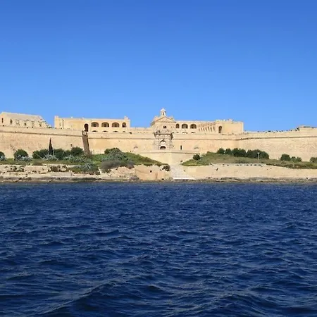 Apartment Charming 2br Steps From Marina & Views By 360 Estates