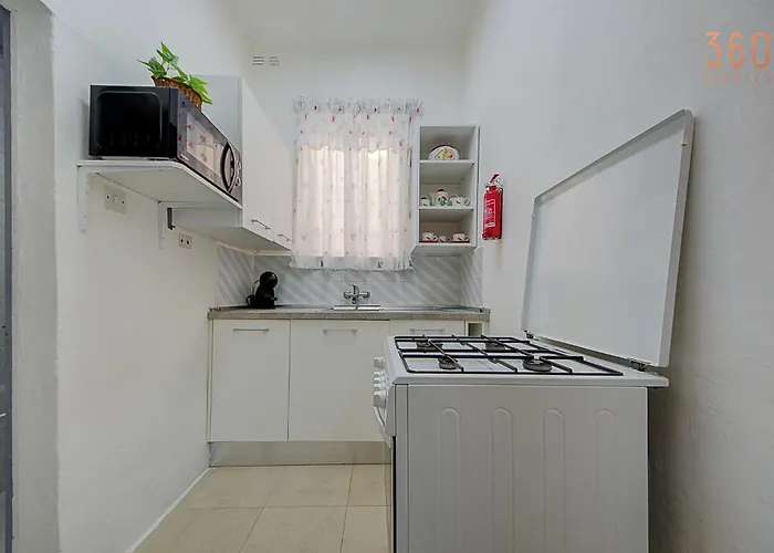 Charming 2br Steps From Marina & Views By 360 Estates