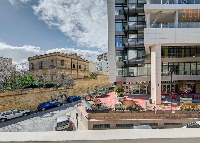 Charming 2br Steps From Marina & Views By 360 Estates Gzira