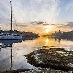 Апартаменты Charming 2br Steps From Marina & Views By 360 Estates