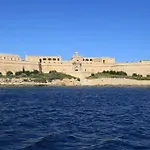 Апартаменты Charming 2br Steps From Marina & Views By 360 Estates