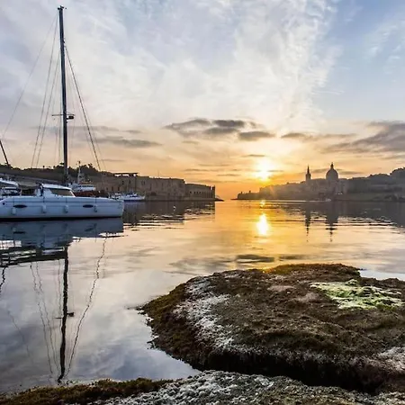 아파트 Charming 2br Steps From Marina & Views By 360 Estates